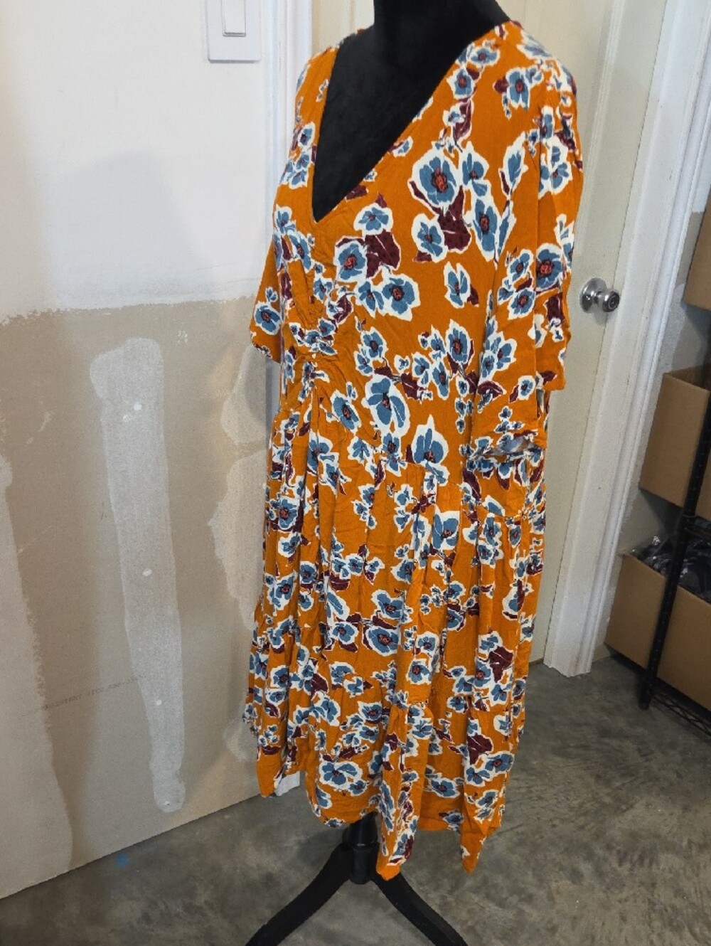 Ava & Viv V-Neck Mustard Floral Midi Dress Ruched Front Short Sleeves Plus Size - Picture 3 of 10